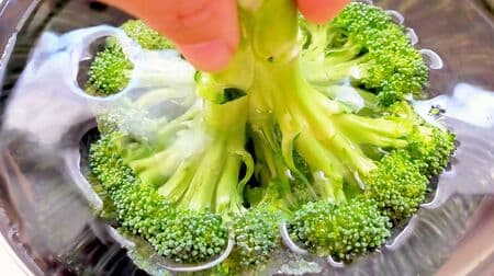 Basic broccoli washing! Just get a bowl and some water. Clean the dust and bugs off the back of the buds!
