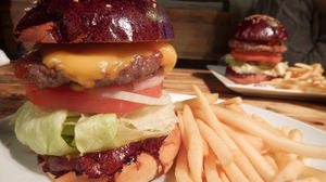 Do you know Meguro's “excellent burgers” that can only be eaten while the sun is rising?