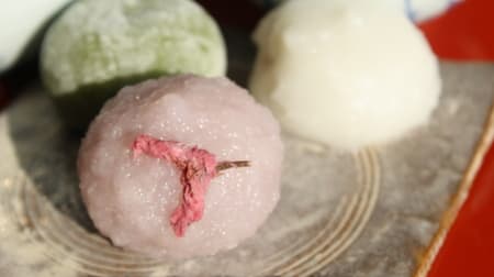 【実食】ファミマ「春の三色和菓子」桜餅・草大福・みたらし団子がひと口サイズに！