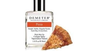 ピザの香りが忠実に再現された「ピザ香水」で、一日中おいしい匂いを身にまとう