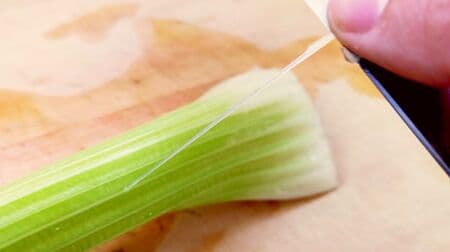 How to take celery streaks! Easy preparation that brings out the crispness and freshness