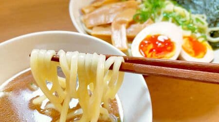 【実食】セブン「魚介豚骨醤油つけ麺」コスパいい？モチモチ麺に濃厚スープをとろりと絡めて！
