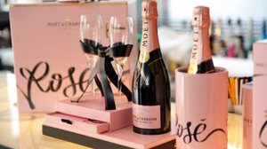 How about the "lucky" champagne "Moet & Chandon" that deepens your bond on White Day?