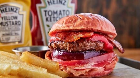 The bright red hamburger "Heinz Tomato Ketchup Burger" was born! Patty and cheese also taste ketchup