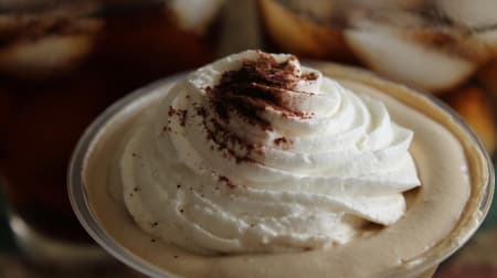 【実食】ファミマ「クリームたっぷりコーヒーゼリー」ほろ苦いゼリーとやさしいクリームが相性ぴったり！