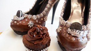 “Cake shoes” that are so slick that they look like the real thing !? Ice melts from the heels ...