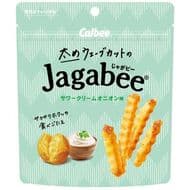 「太めウェーブカットのJagabee サワークリームオニオン味」サクサクホクッの軽い食感！夏に合う爽やかな味