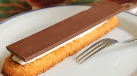 【実食】ファミマ「ふわほろエアインチョコサンド」サクサククッキーに “ふんわり” チョコ