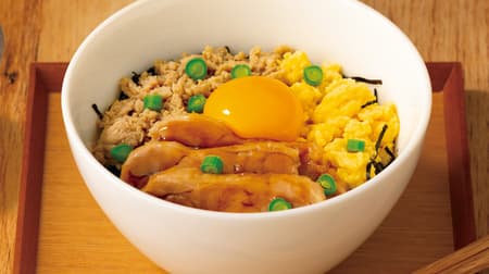Nana's Green Tea "Steamed chicken and soboro parent and child Tsukimi donburi" A classic donburi voluminous arrangement!