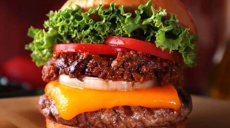 Kua Aina's new "Cheddar Cheese Thick Sliced Cheddar Burger" "Chilli Meat Burger" Last year's popular "Thick Sliced Colby Jack Avocado Burger" is back!