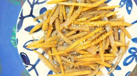 Recipe for "Burdock root and konnyaku kinpira" (fried burdock root and konnyaku)! Low in calories, but the richness of sesame oil gives it a satisfying taste.