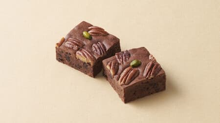 Jiichiro "Brownie" Rich chocolate and luxurious texture of pecan nuts, pistachios and chocolate chips! Assortment with Baumkuchen and Gateau chocolate is also available