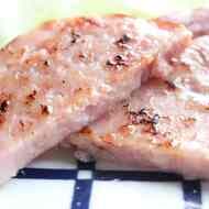 【実食】「シャウエッセンのお肉で作った あらびき グルメイドステーキ」シャウエッセンのお肉を豚ばら肉で巻いたジューシーなあらびきステーキ！