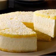ルタオ 夜限定スイーツ「ネージュブラン」クリームチーズとカマンベールチーズのムースにはちみつソースたっぷりのチーズケーキ！