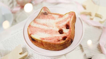 "Neko Neko Bread Happy Christmas" Strawberry and plain dough with strawberry chocolate! December limited flavor