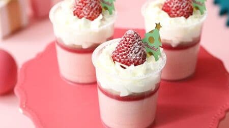 Pastel "Happy Christmas" Strawberry pudding with sweet and sour berry sauce! "Smooth pudding" Christmas limited design