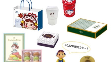 Assortment of Western confectionery Fujiya "2022 New Year lucky bag" mini retro Peko-chan doll (navy blue), premium cookie butter sand, Uji matcha cookie Meisui, etc.