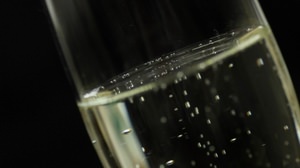 Is it better to have "slimy" champagne? Temperature and Schwashwa's Law Discovered by French University