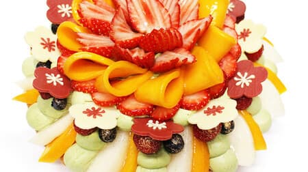 Cafe Comsa "New Year Cake" Limited fresh fruit cake that brightly colors the New Year! Plenty of colorful fruits such as strawberries and mangoes