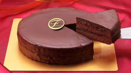 Sacher Torte now available at Fujiya's online store Family Town! Apricot jam sandwiched between sponge with high-cocoa chocolate