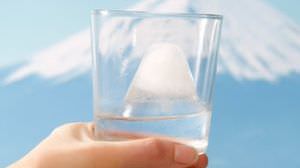 グラスの中に “世界遺産” が!? 「雪化粧をまとった富士山」が作れる製氷器