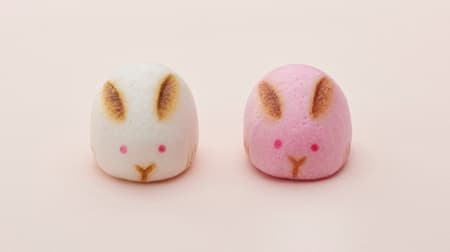 Toraya "Rabbit buns" with white skin and red skin filled with red bean paste. The cute shape of this yam bun is suitable for celebrations.