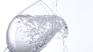 水を飲めば飲むほど問題が解ける？「試験中は水を飲もう！」と英国の研究チーム