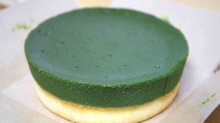 MUJI's "Uji Green Tea Cake" is a rich chilled treat! Using stone-polished, aromatic and brightly colored