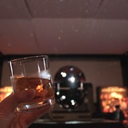 1,000万個の星とともにウイスキーを--大平貴之氏プロデュース「プラネタリウムバー」に潜入