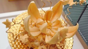 Dom Pérignon & Gold Leaf & Diamonds ... A lucky woman who got a "luxury donut" for 170,000 yen
