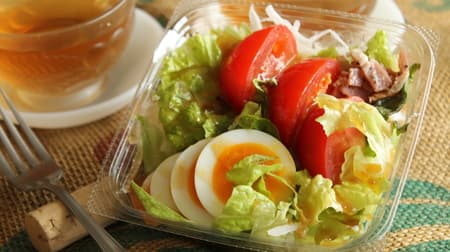 Famima's "BLTE Salad" 87kcal, 3.7g carbohydrate, with crispy bacon and a large egg!