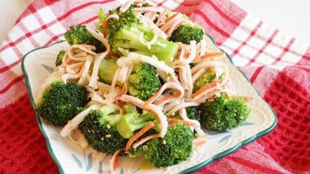 Chinese Salad with Broccoli and Crab Cake" recipe! Accented with sesame seeds for a colorful lunch box
