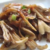 舞茸レシピ3選「カリカリ豚バラ肉とまいたけ炒め」「舞茸とじゃがいものバター醤油炒め」「牡蠣とまいたけ味噌マヨホイル焼き」