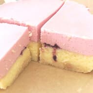 【実食】無印良品「ベリームース仕立てのチーズケーキ」濃厚ベイクドチーズにピンクのムースとブルーベリージャム！春夏限定チルドスイーツ