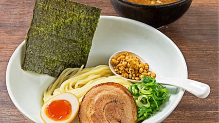 Ippudo "Thick Tsukemen" with thick glutinous noodles, hot pork bone and seafood dipping sauce, black seven spice and tenkasu "special tanuki-dama" with sansho (Japanese pepper) flavor!