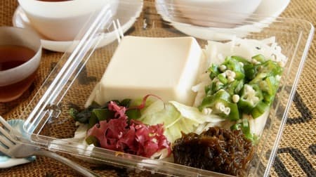 Lawson's three salads: "Four Kinds of Green Vegetables with Sesame Salad," "Komatsuna and Mushroom Salad with Dashi," and "Okinawa Mozuku Tofu Salad.