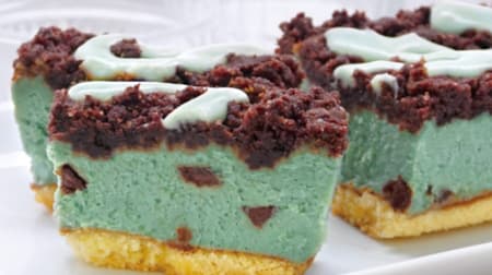 Seijo Ishii's "Choco Mint Cheesecake with Domestic Mint Leaf Paste" - cool cheesecake batter with chocolate chips!