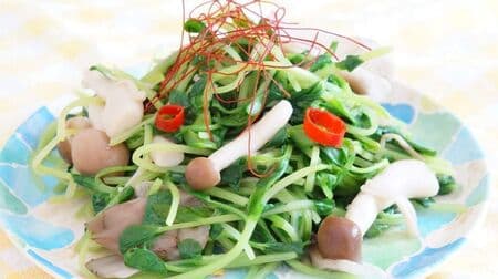 Recipes for pea shoots: "Wok-fried pea shoots and kikurage mushrooms," "Peperoncino with pea shoots and mushrooms," "Lightly fried shrimp and pea shoots," and "Ethnic salad with avocado and pea shoots.