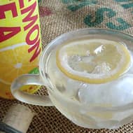 【実食】ミニストップ「レモンティー レモンスライス入り 300g」紅茶香るレモネードの味わい！