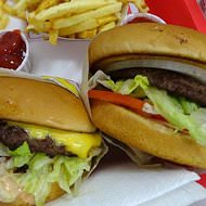行列のできるハンバーガーショップ「In-N-Out Burger（インアンドアウトバーガー）」“本物” を追求していた