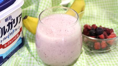 [Recipe] Easy "Frozen Berry & Banana Smoothie" Snack smoothie with berries, bananas and yogurt.