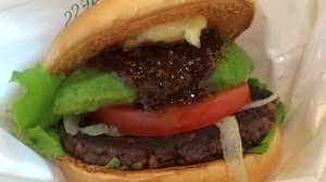 The "tuna & avocado burger" devised by TAKAHIRO had a truly "multi-talented" taste!