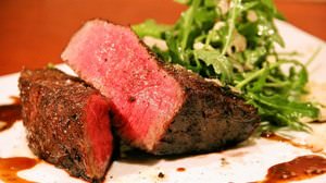 日本初!? 肉が焼き上がる時間に来店し、みんなでシェアするステーキ店「炉窯ステーキ 煉瓦」東京・渋谷にオープン！