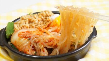 「しらたきのキムチ冷麺風」簡単レシピ！オクラ・納豆・温泉卵・ごま油などで食感＆風味豊かに