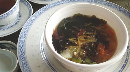 【実食】ファミマ「沖縄県産もずくとオクラの和風スープ」69kcal 糖質6.6g とろみのあるスープで海藻と春雨をちゅるんと楽しむ一杯