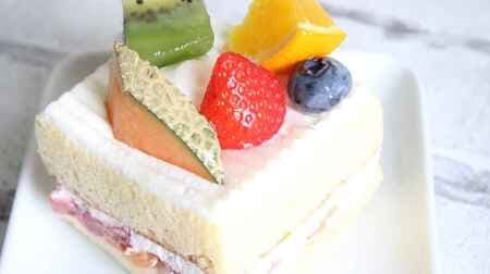 Shateraise's "Fruit Shortcake" - Strawberries, melon, kiwi, orange and blueberries in a variety of colors at a reasonable price of 302 yen!