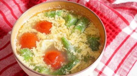 「トマトとオクラの中華スープ」簡単レシピ！煮込み時間短くすぐ作れる ごま油で味わい深く