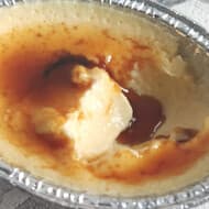 【実食】セブンプレミアム「半解凍でおいしいカタラーナ」とろ～りなめらか たまごとミルク濃厚スイーツ！