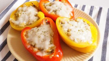 Easy recipe for canned mackerel with bell peppers stuffed with mackerel cheese! Spicy curry flavor accented with onions