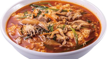 日高屋「酸辣きのこ湯麺」たっぷりきのことふわふわ玉子 酸味・辛味・甘味のきいたスープで楽しむラーメン